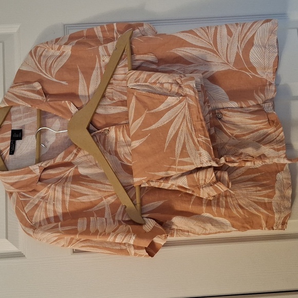 Tahari Other - Tahari Peach and White Leaf Print Sleepwear Set